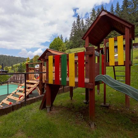 Wellness Rezort Janosikov Dvor Zázrivá Esterno foto