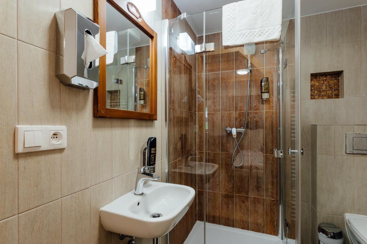 Wellness Rezort Janosikov Dvor Zázrivá Esterno foto