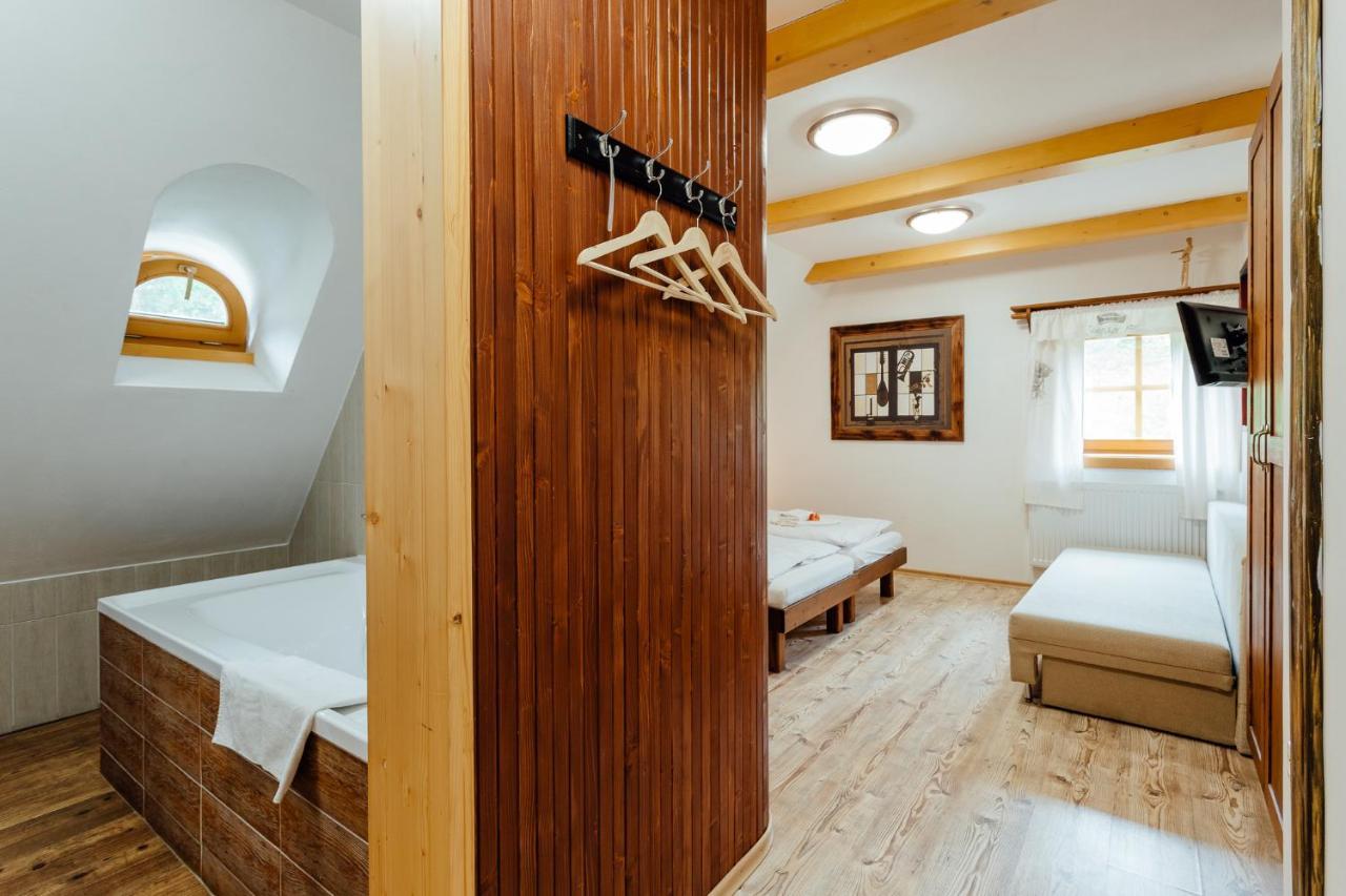 Wellness Rezort Janosikov Dvor Zázrivá Esterno foto