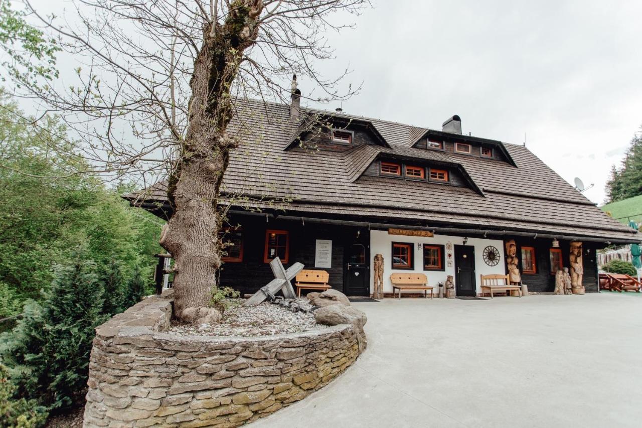 Wellness Rezort Janosikov Dvor Zázrivá Esterno foto