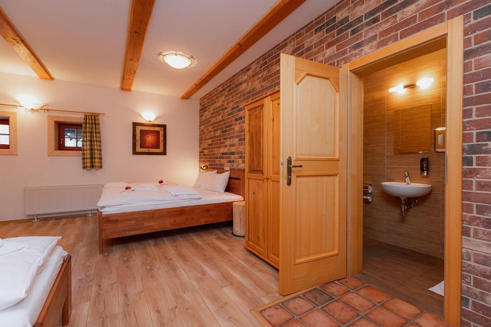 Wellness Rezort Janosikov Dvor Zázrivá Esterno foto