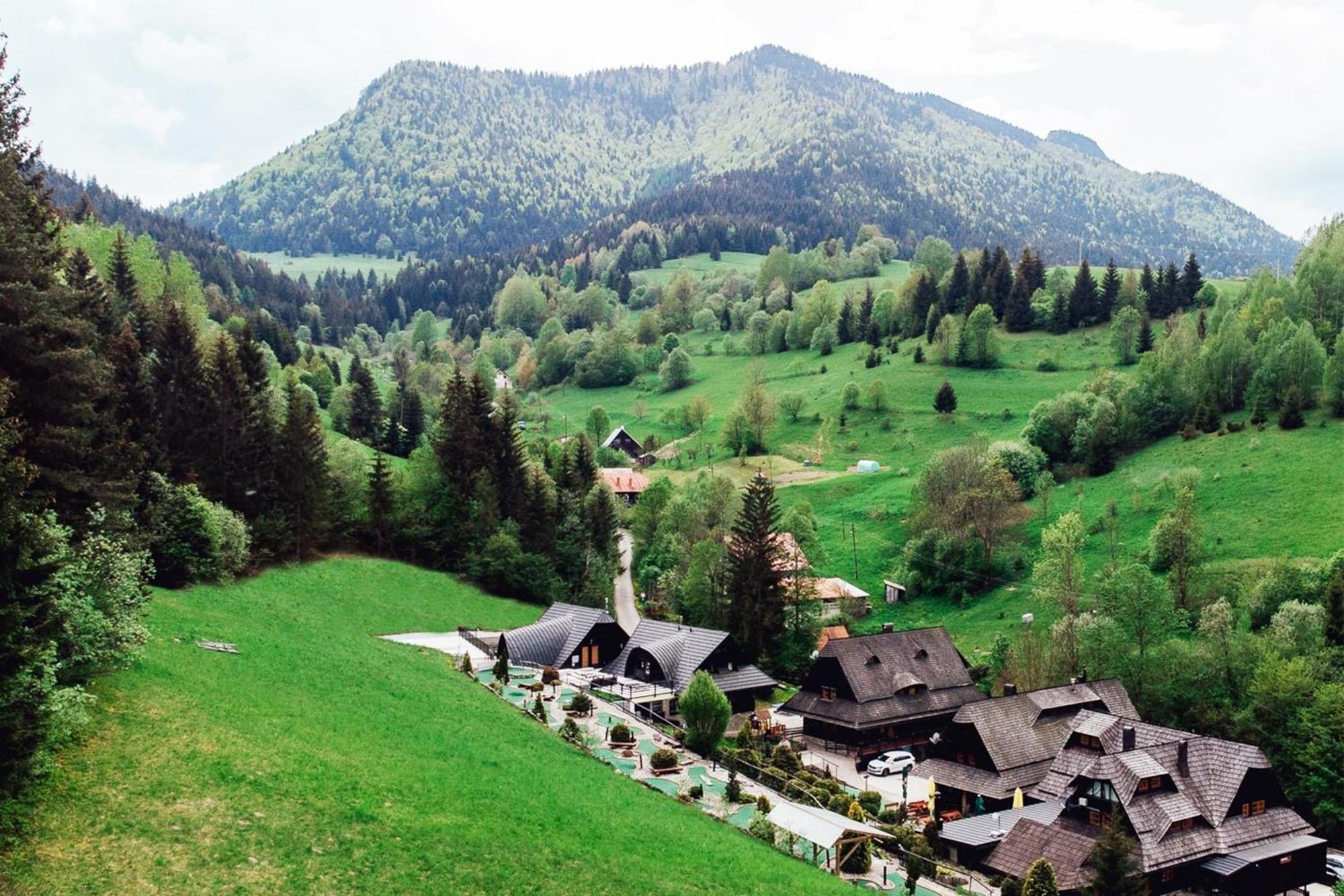 Wellness Rezort Janosikov Dvor Zázrivá Esterno foto