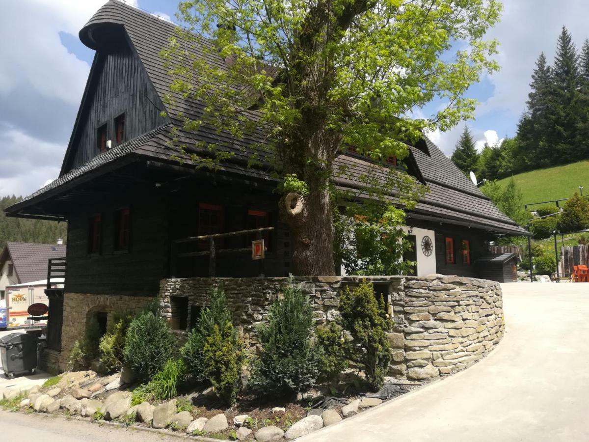 Wellness Rezort Janosikov Dvor Zázrivá Esterno foto